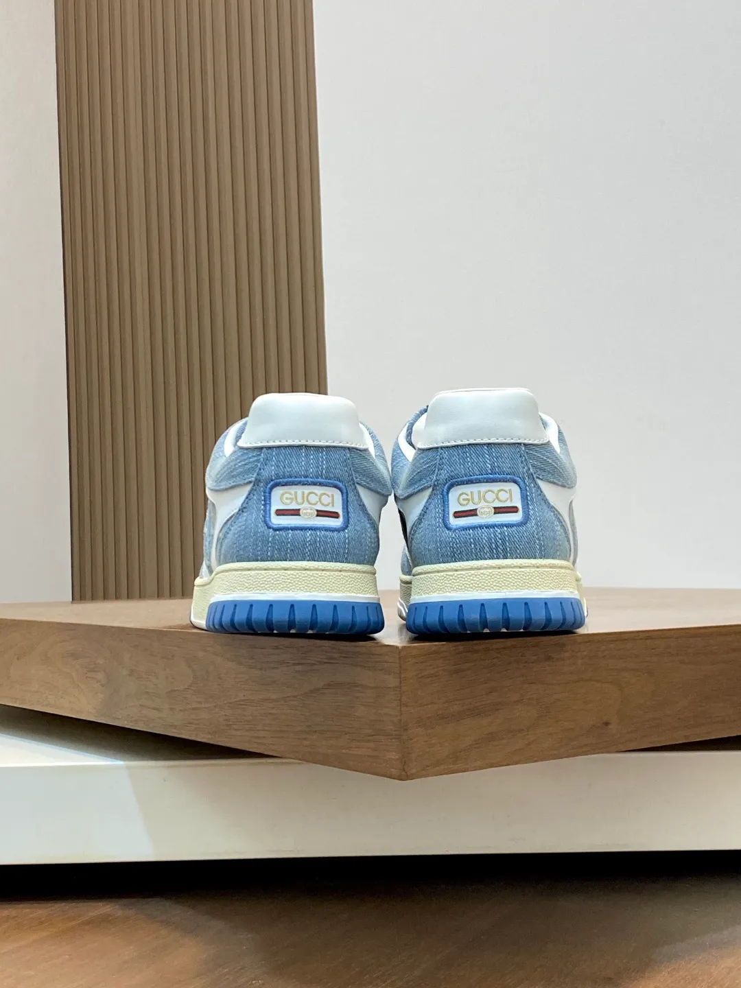 Men's Shoes 💰660 𝐆𝐮𝐜𝐜𝐢 𝐑𝐞-𝐖𝐞𝐛 As the first sneaker created by Sabato De Sarno for Gucci, the Re-Web series reinterprets the brand's classic stripes and sets off the modern silhouette design with bold and unique details. These shoes are crafted from white leather. This new sneaker is ingeniously decorated with many of the brand's classic details, and is equipped with a bright red and green webbing tongue, which will make people fall in love at first sight. White leather treated with a special process for softness and luster, with an embossed grainy texture. Script Gucci logo and interlocking G web label with Interlocking G and script Gucci logo. Rubber outsole with interlocking G detail eyelets. Web tongue. Size: 39-44 (customized for sizes 38 and 45)